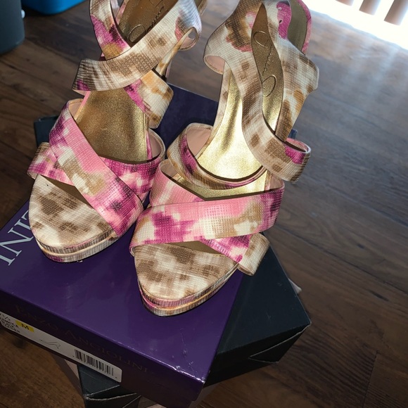 Heels - Picture 2 of 3